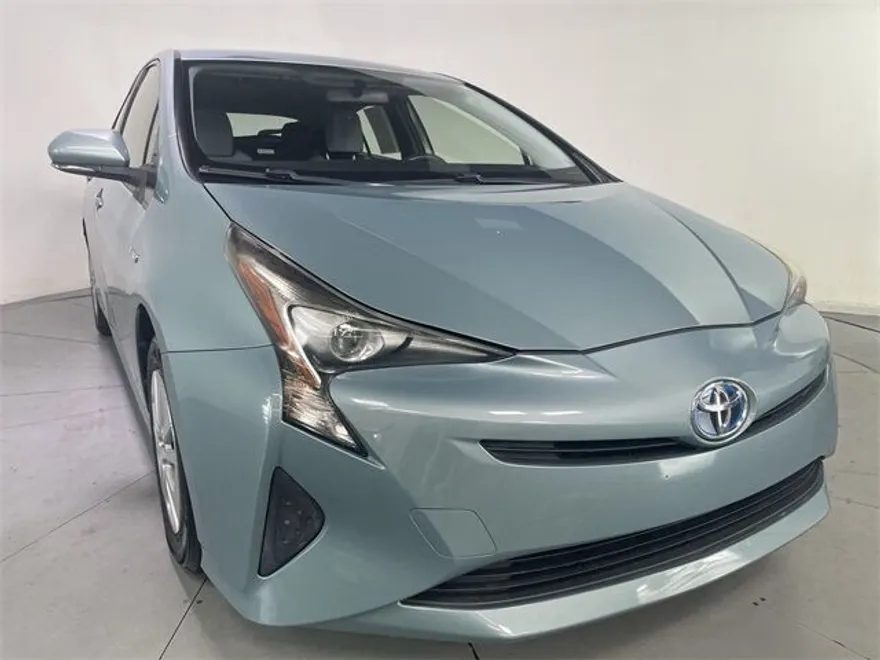 2016 Toyota Prius Two photo 1