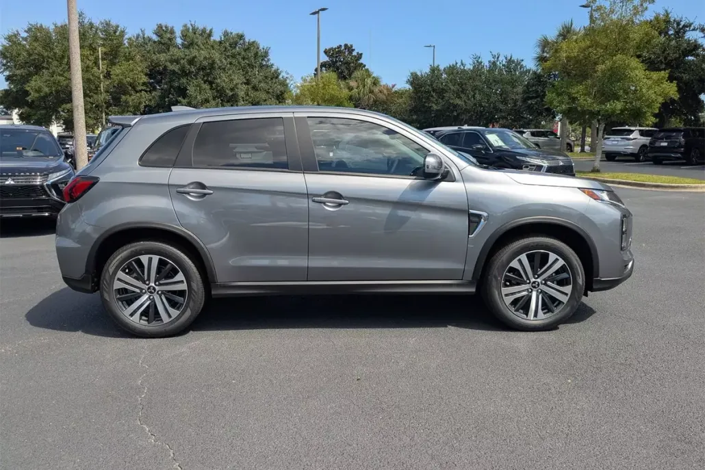 2025 Mitsubishi Outlander Sport SE photo 1