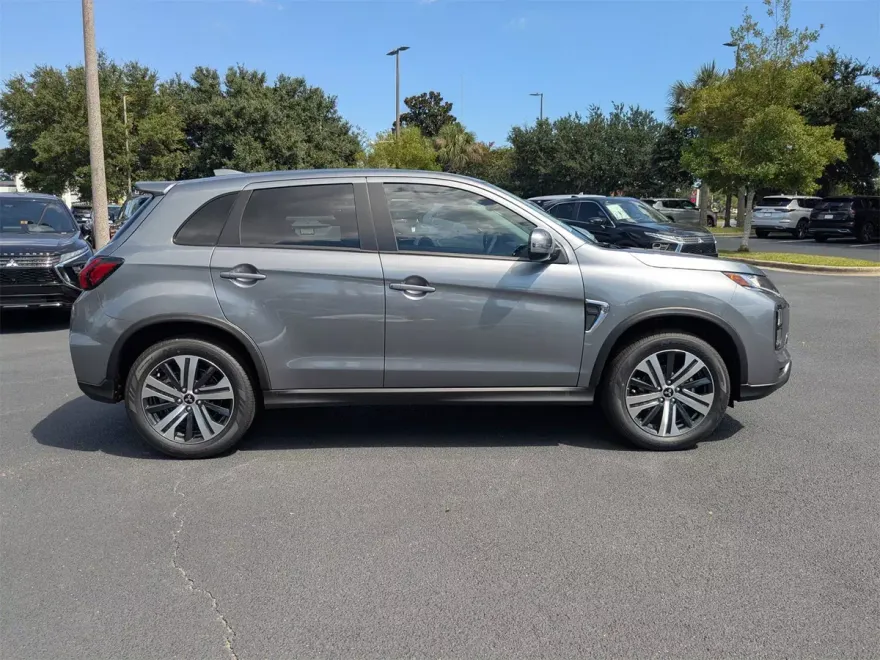 2025 Mitsubishi Outlander Sport SE photo 1