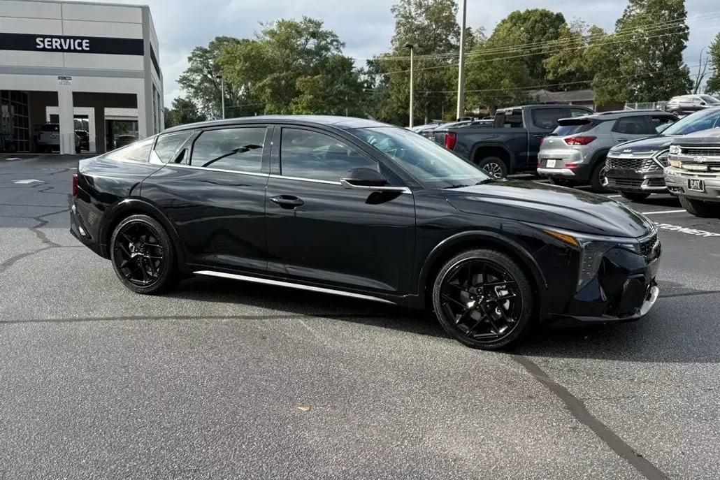 2025 Kia K4 GT-Line Turbo photo 1