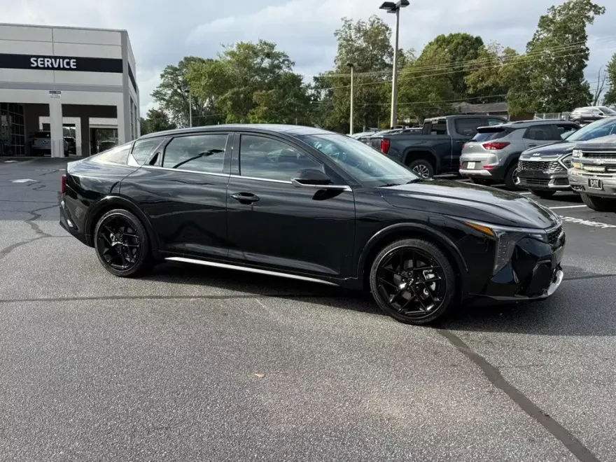 2025 Kia K4 GT-Line Turbo photo 1