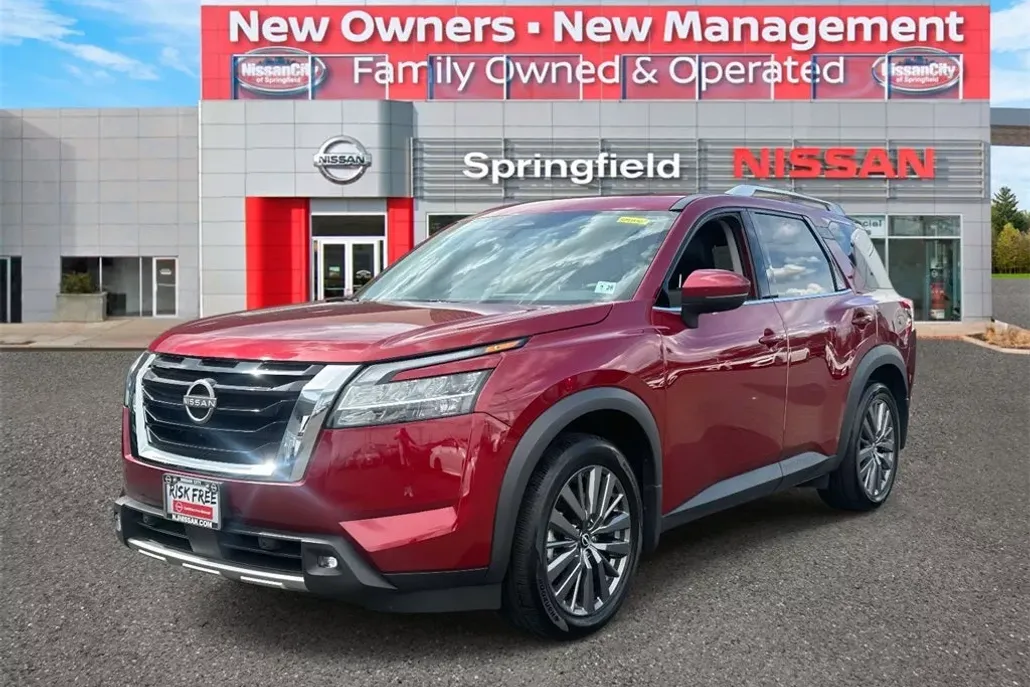 2023 Nissan Pathfinder SL photo 1