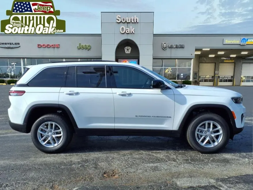 2025 Jeep Grand Cherokee Laredo Altitude photo 1