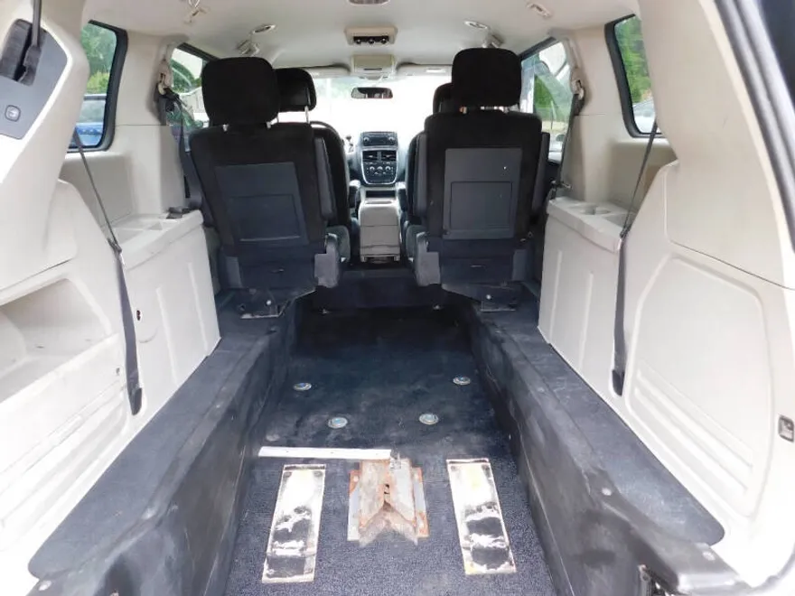 2015 Dodge Grand Caravan SXT photo 1