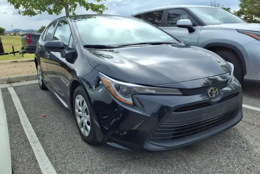 2024 Toyota Corolla LE photo 1