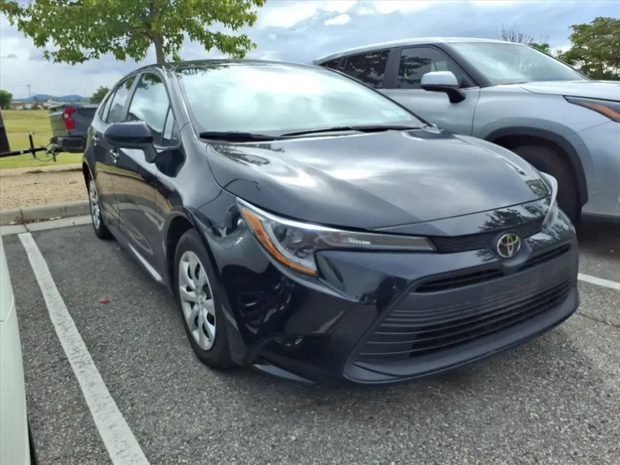 2024 Toyota Corolla LE photo 1