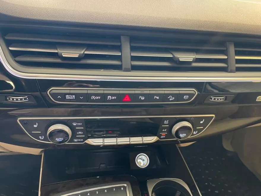 2019 Audi Q7 Premium Plus photo 24