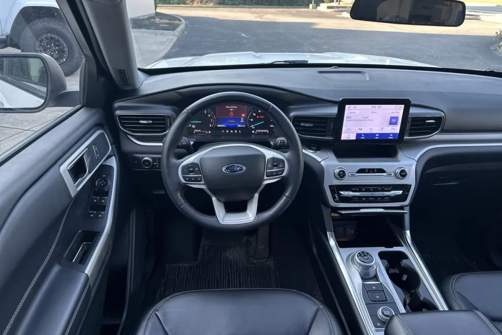 2022 Ford Explorer XLT photo 1