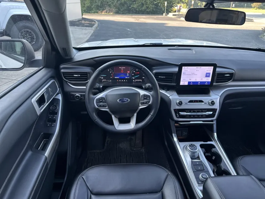 2022 Ford Explorer XLT photo 1