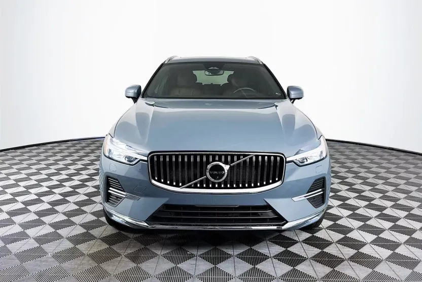 2023 Volvo XC60 Ultimate photo 1