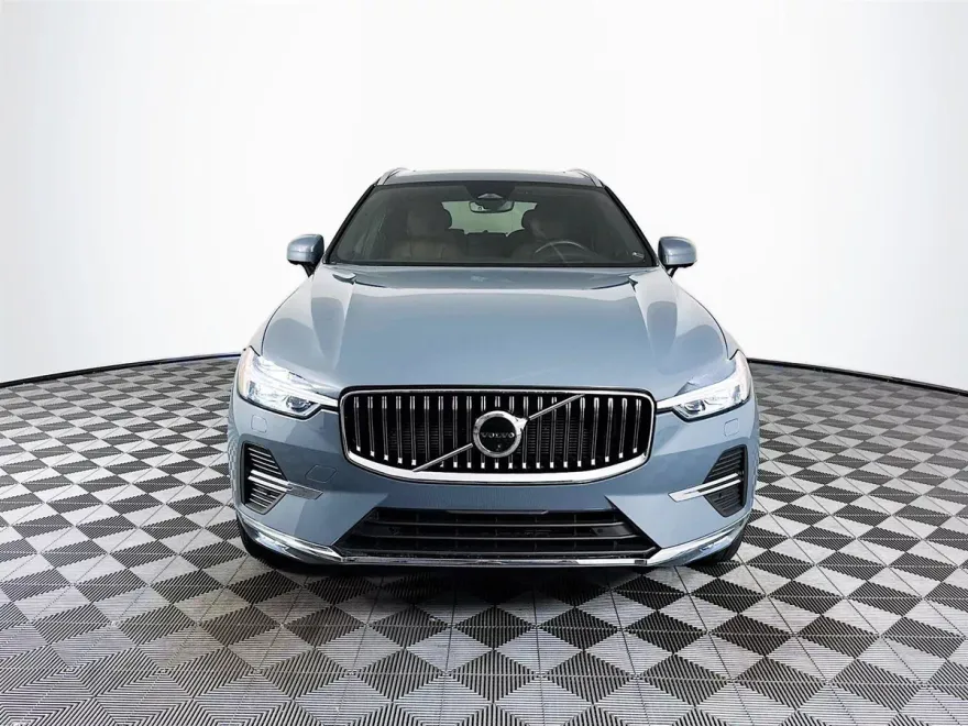 2023 Volvo XC60 Ultimate photo 1