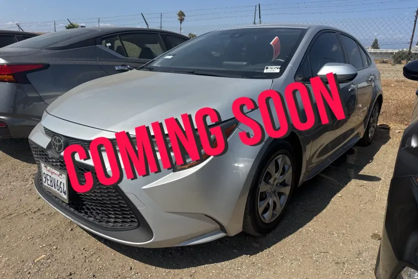 2021 Toyota Corolla LE photo 1