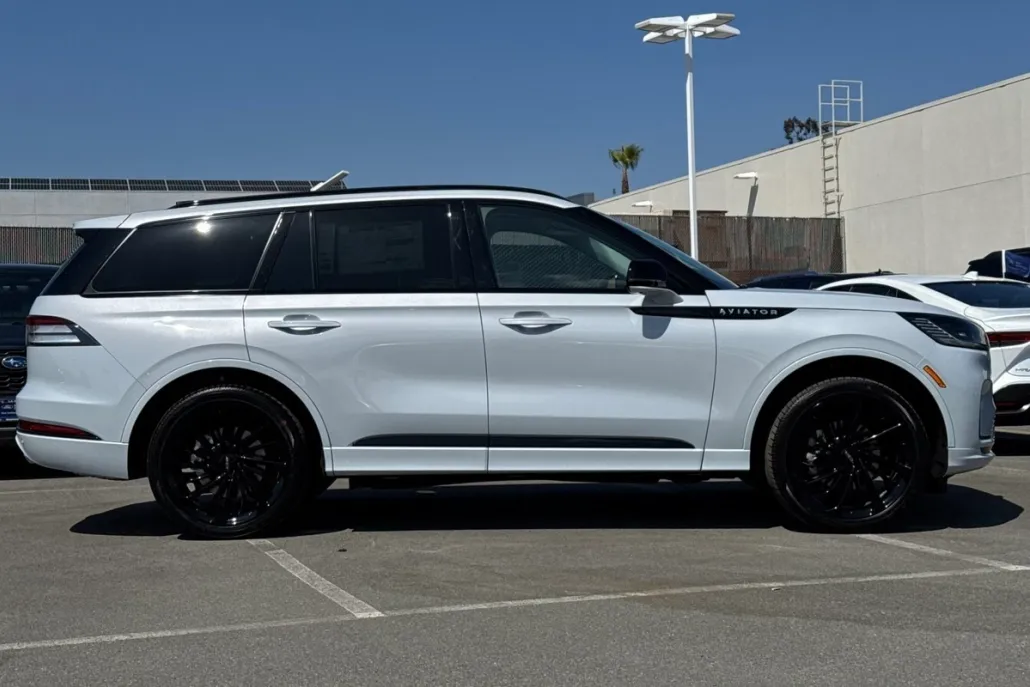 2025 Lincoln Aviator Reserve photo 1