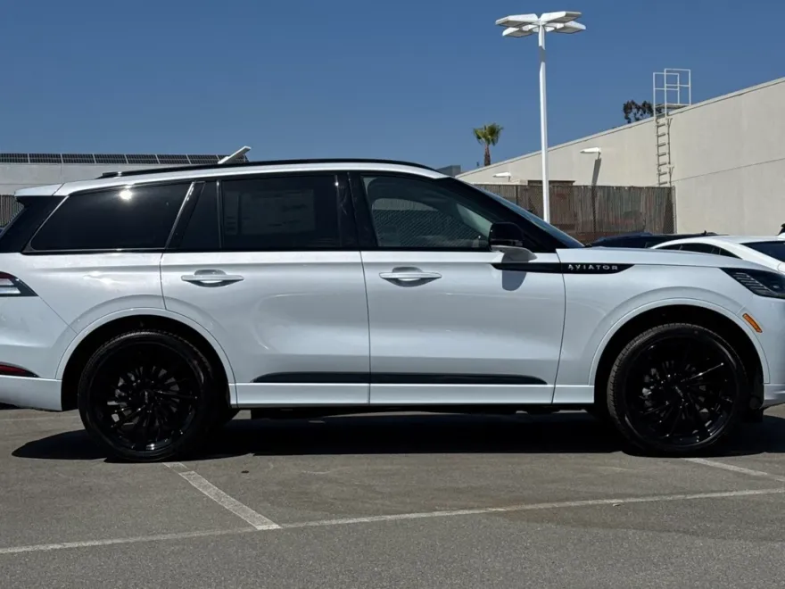 2025 Lincoln Aviator Reserve photo 1