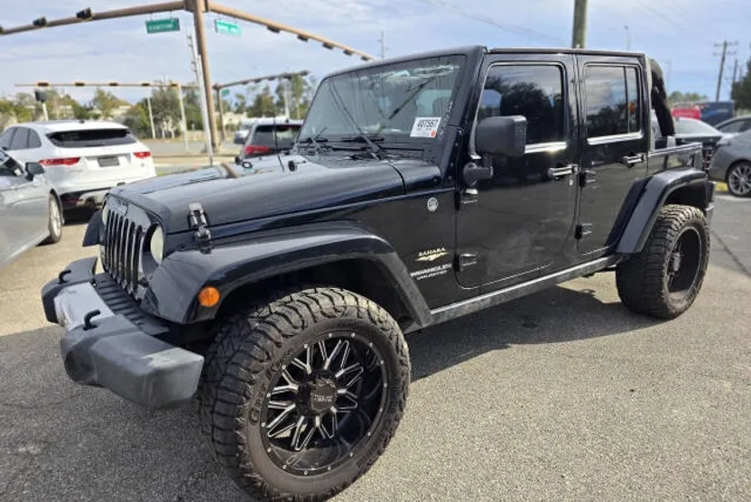 2014 Jeep Wrangler Unlimited Sahara photo 1