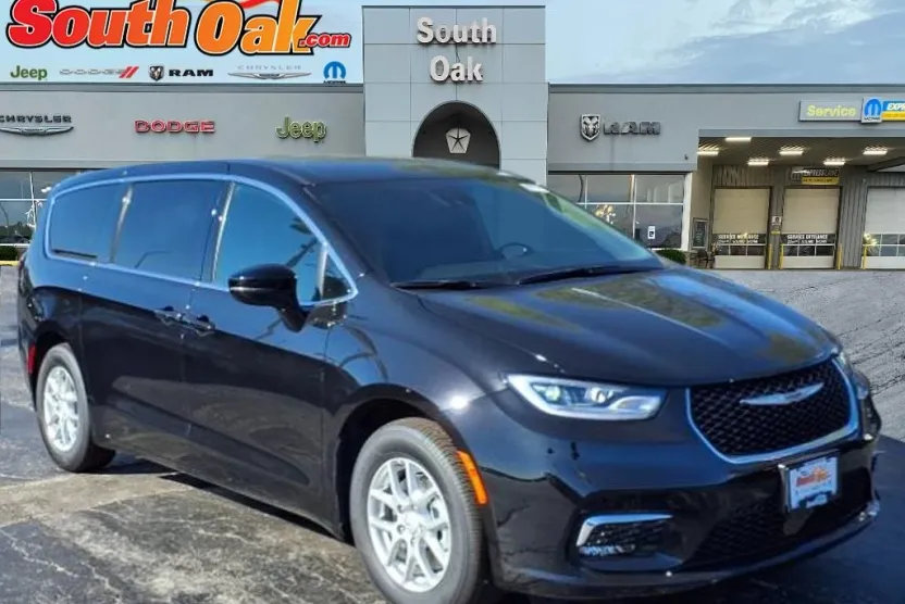 2026 Chrysler Pacifica photo 1