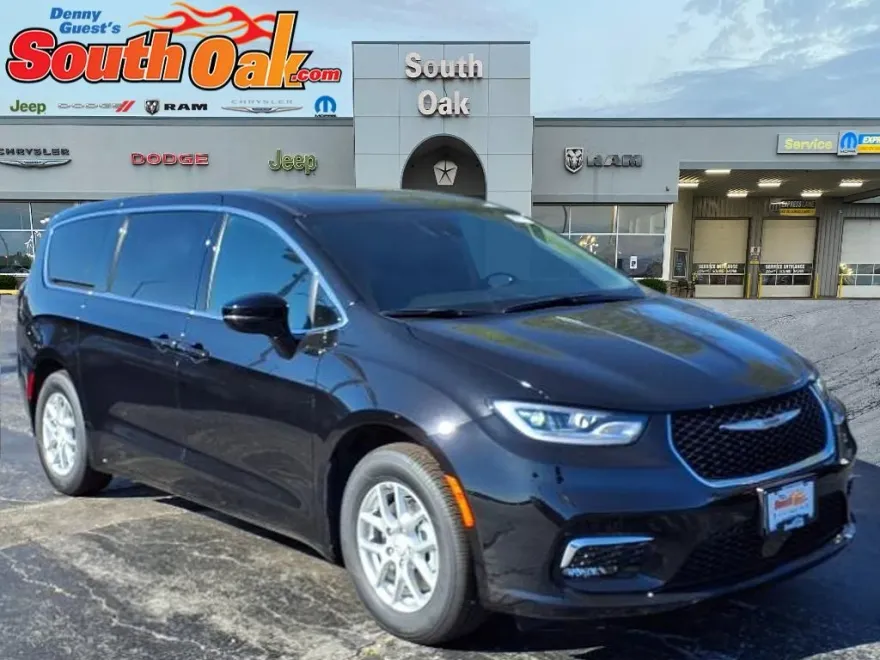 2026 Chrysler Pacifica photo 1
