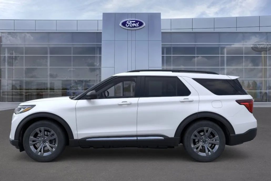 2025 Ford Explorer photo 1