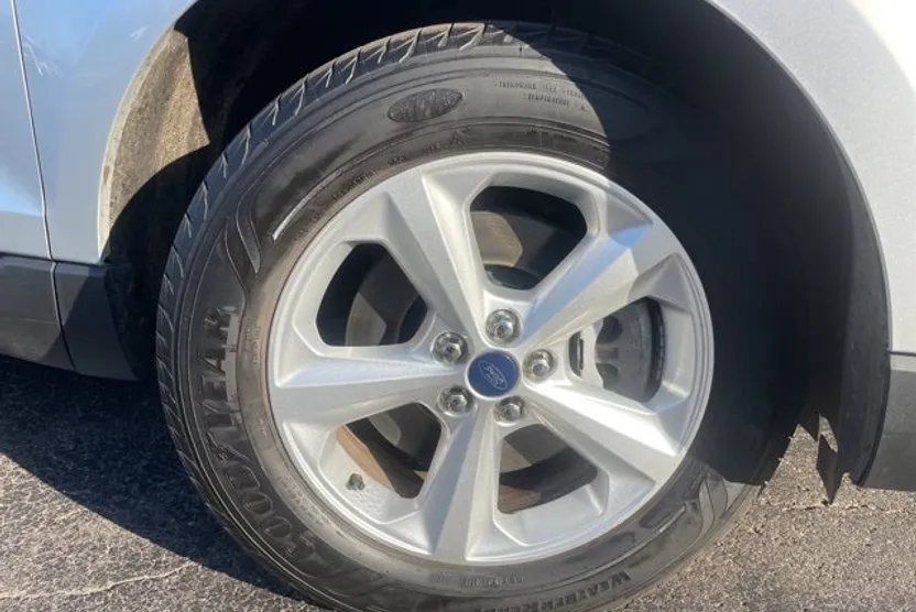2015 Ford Edge SE photo 1