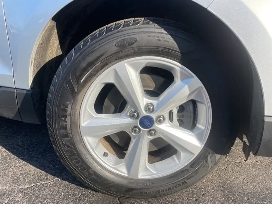 2015 Ford Edge SE photo 1