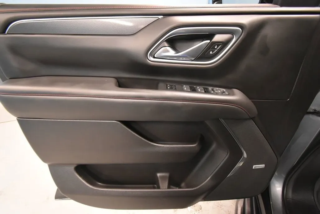 2021 Chevrolet Suburban RST photo 1
