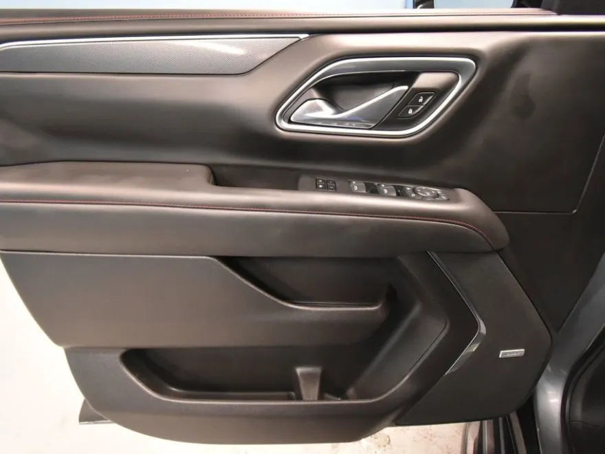 2021 Chevrolet Suburban RST photo 1