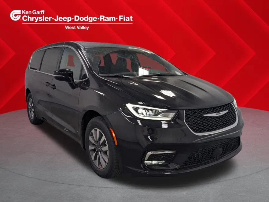 2025 Chrysler Pacifica Hybrid photo 1