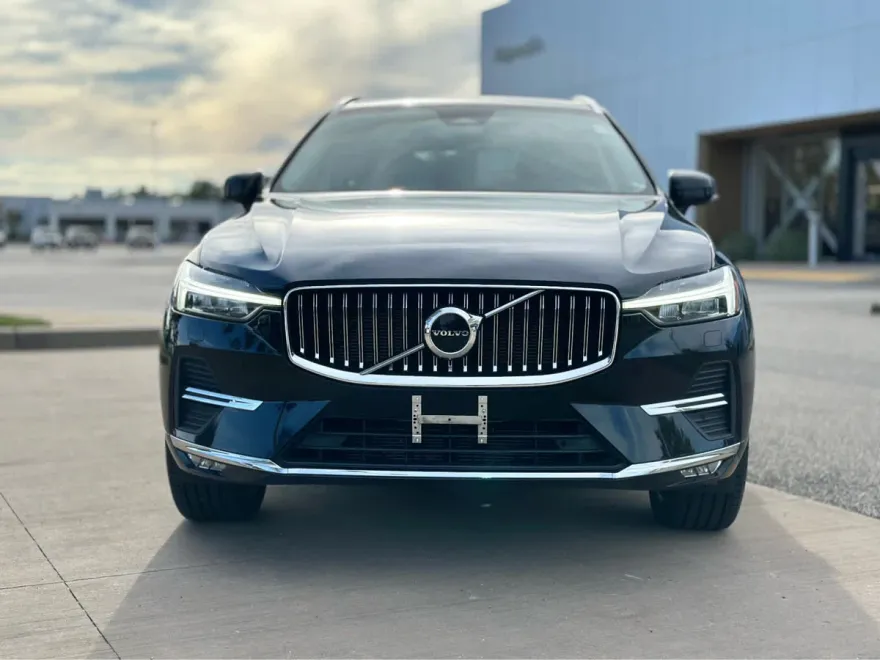 2022 Volvo XC60 Inscription photo 1