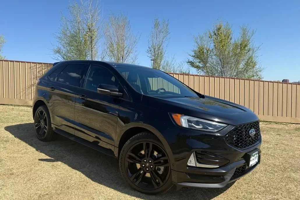 2021 Ford Edge ST photo 1