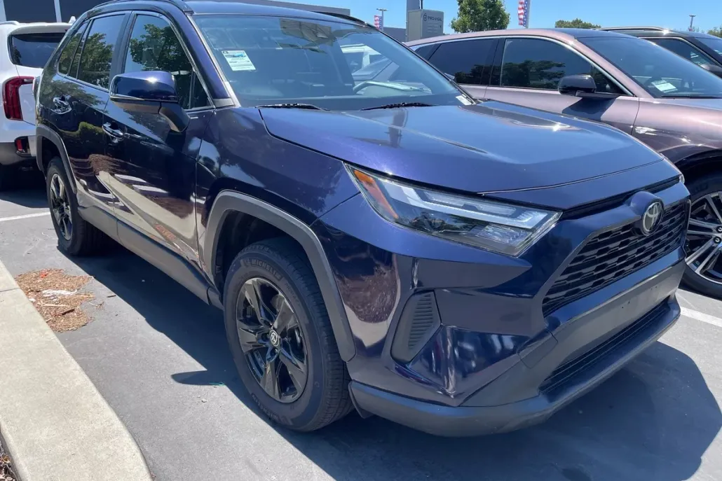 2024 Toyota RAV4 XLE photo 1