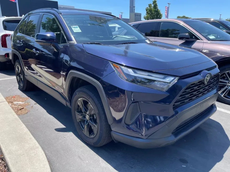 2024 Toyota RAV4 XLE photo 1