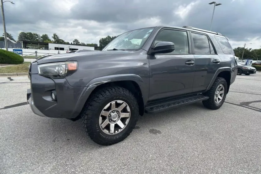 2016 Toyota 4Runner Limited photo 1