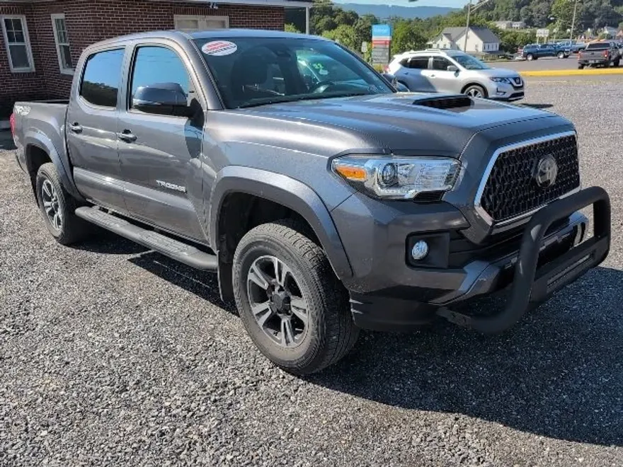 2019 Toyota Tacoma TRD Sport photo 1