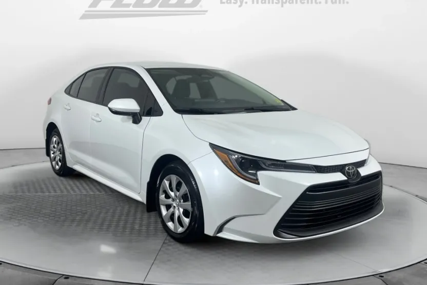 2025 Toyota Corolla LE photo 1