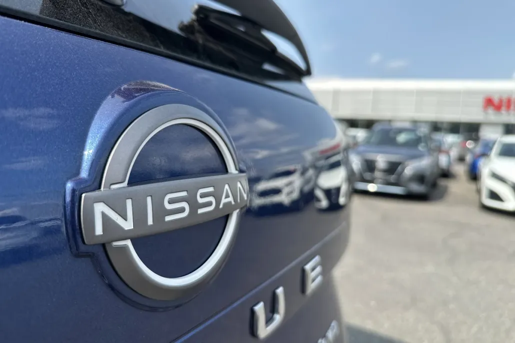2023 Nissan Rogue SV photo 1