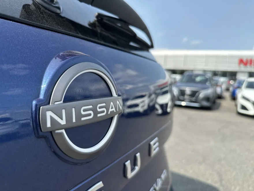 2023 Nissan Rogue SV photo 1