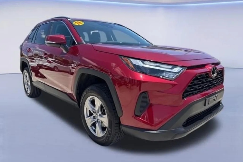 2023 Toyota RAV4 XLE photo 1