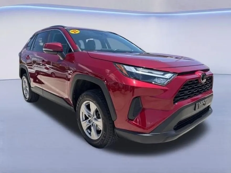 2023 Toyota RAV4 XLE photo 1