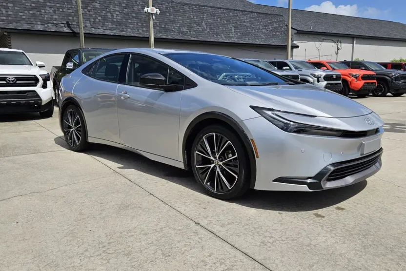 2023 Toyota Prius XLE photo 1
