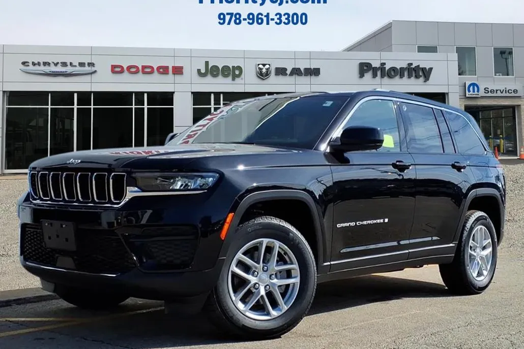 2025 Jeep Grand Cherokee Laredo photo 1