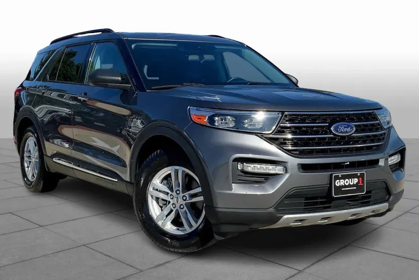 2021 Ford Explorer XLT photo 1