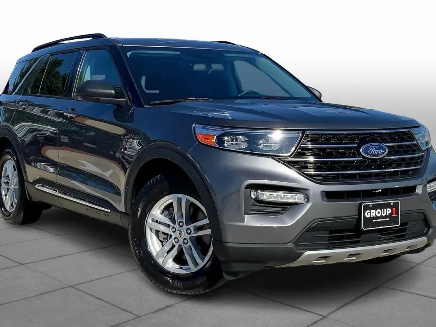 2021 Ford Explorer XLT photo 1