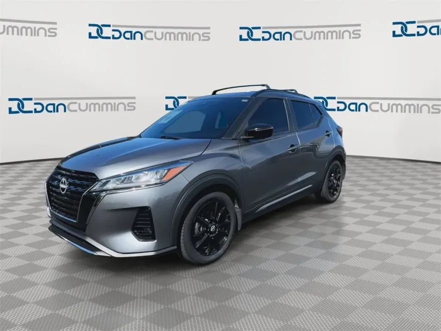 2023 Nissan Kicks SR photo 1