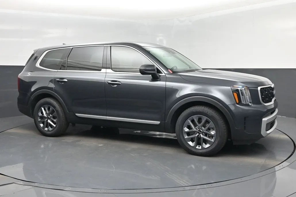 2024 Kia Telluride LX photo 1