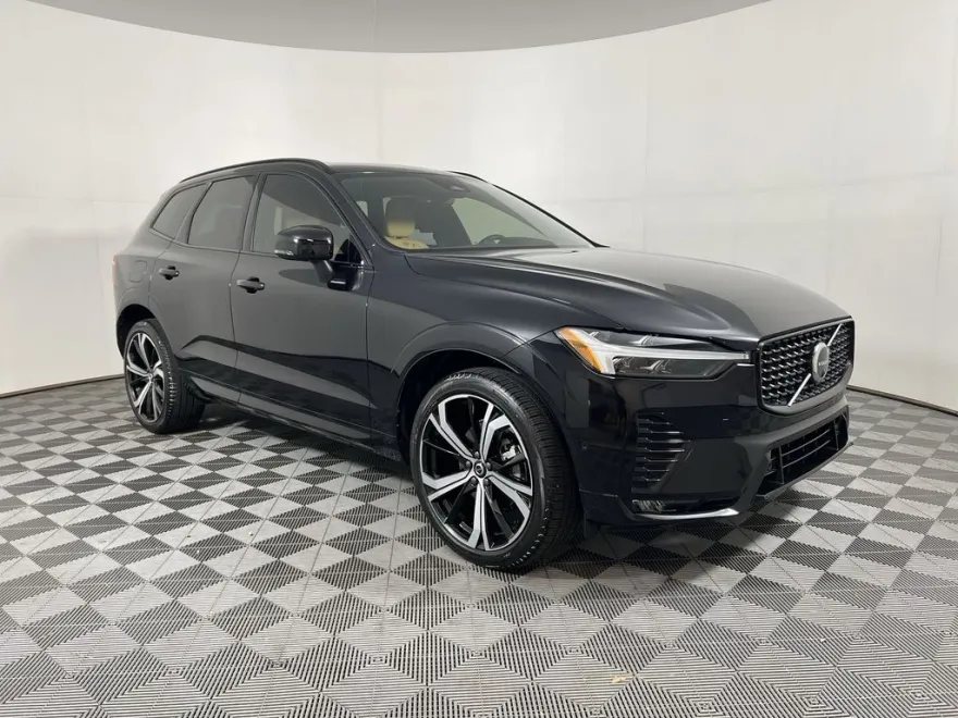 2023 Volvo XC60 B5 Ultimate photo 1