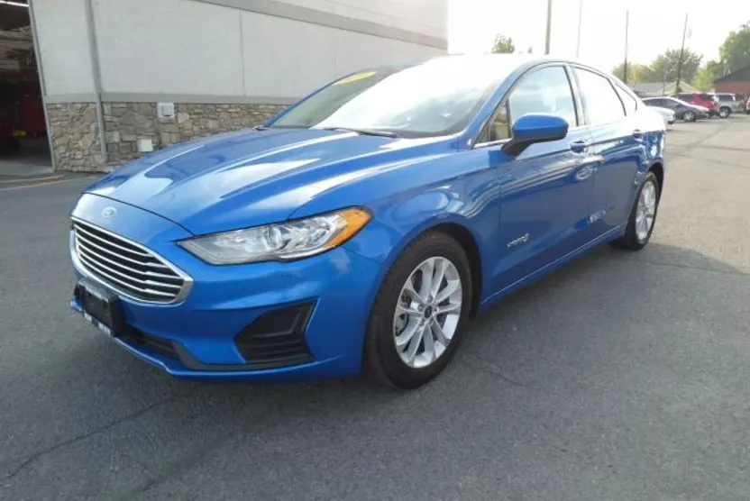 2019 Ford Fusion SE Hybrid photo 1