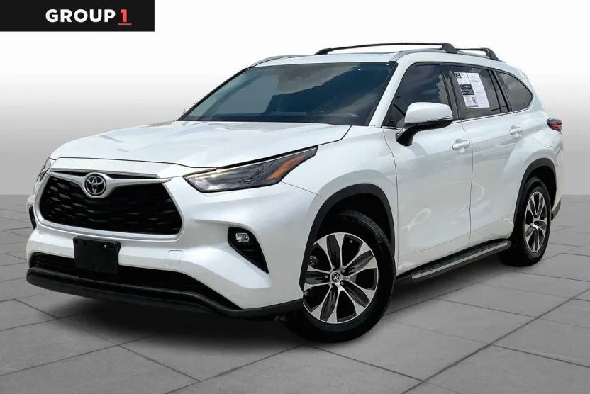 2022 Toyota Highlander XLE photo 1