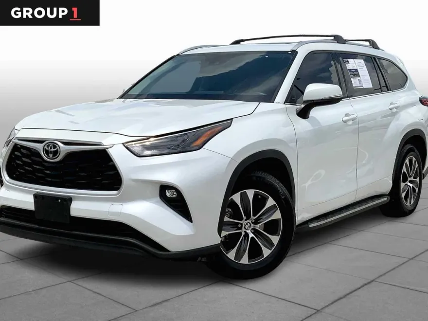 2022 Toyota Highlander XLE photo 1
