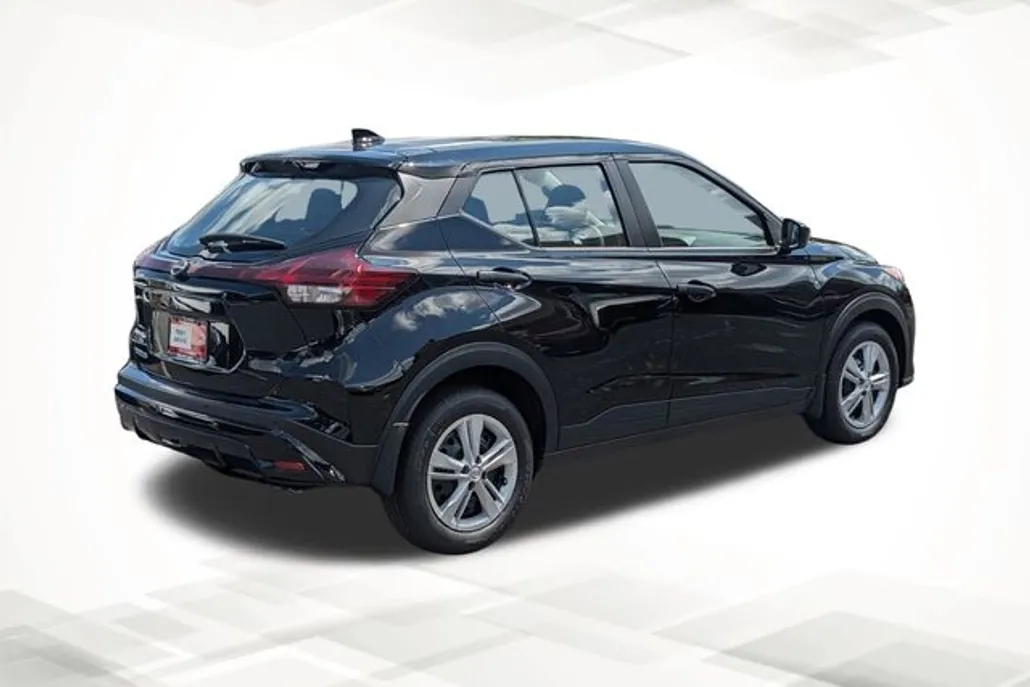 2025 Nissan Kicks Play S photo 1