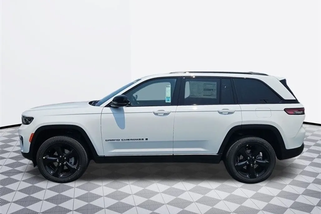 2025 Jeep Grand Cherokee Laredo Sport photo 1